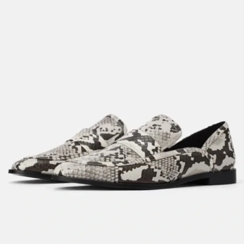 Zara Snake Embossed Loafers - Picture 3 of 12